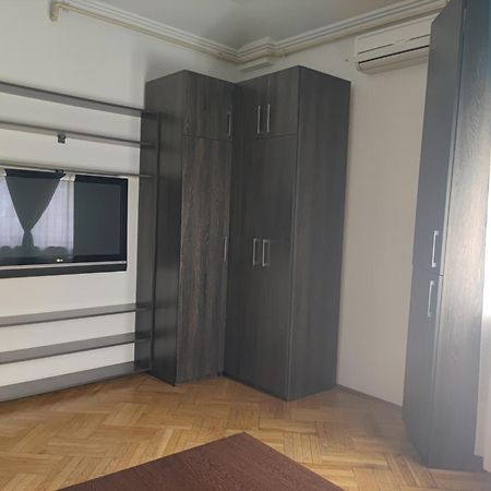 Christie'S Central Apartment Bucarest Esterno foto